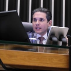 O presidente da Câmara Hugo Motta colocou o requerimento de urgência em votação