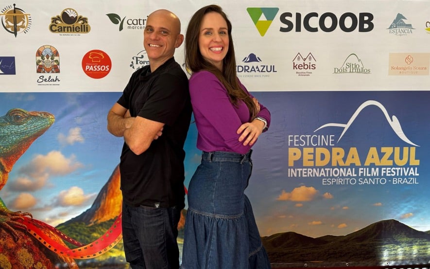 Os humoristas Marcelo Smigol e Chiara Pascotini