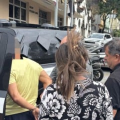 Psicanalista preso chega à Delegacia de Proteção à Criança e ao Adolescente