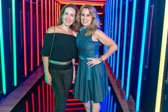 Luzes coloridas, globos espelhados e hits dos anos 80 no Iate Clube