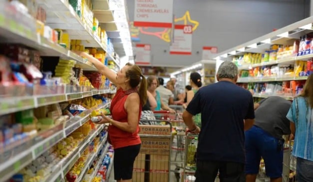 Um dos principais objetivos dos juros altos é conter o consumo. Crédito: Tânia Rêgo/ Agência Brasil/ Arquivo