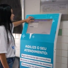 Totem de atendimento em unidade de saúde de Vitória