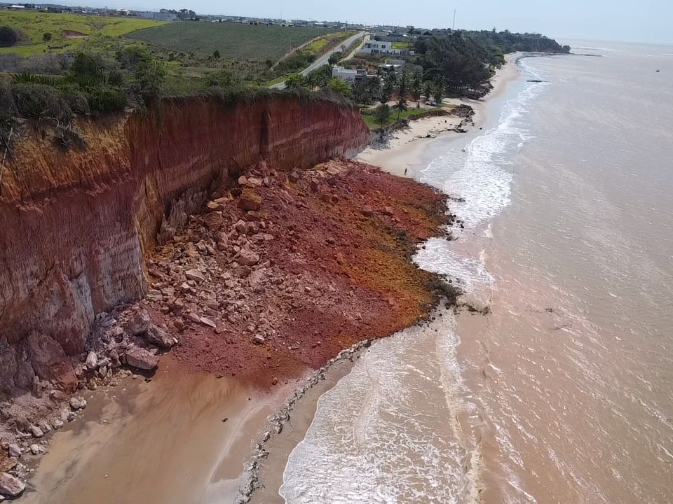 Queda Falésias Marataízes (Foto/divulgação: Defesa Civil)