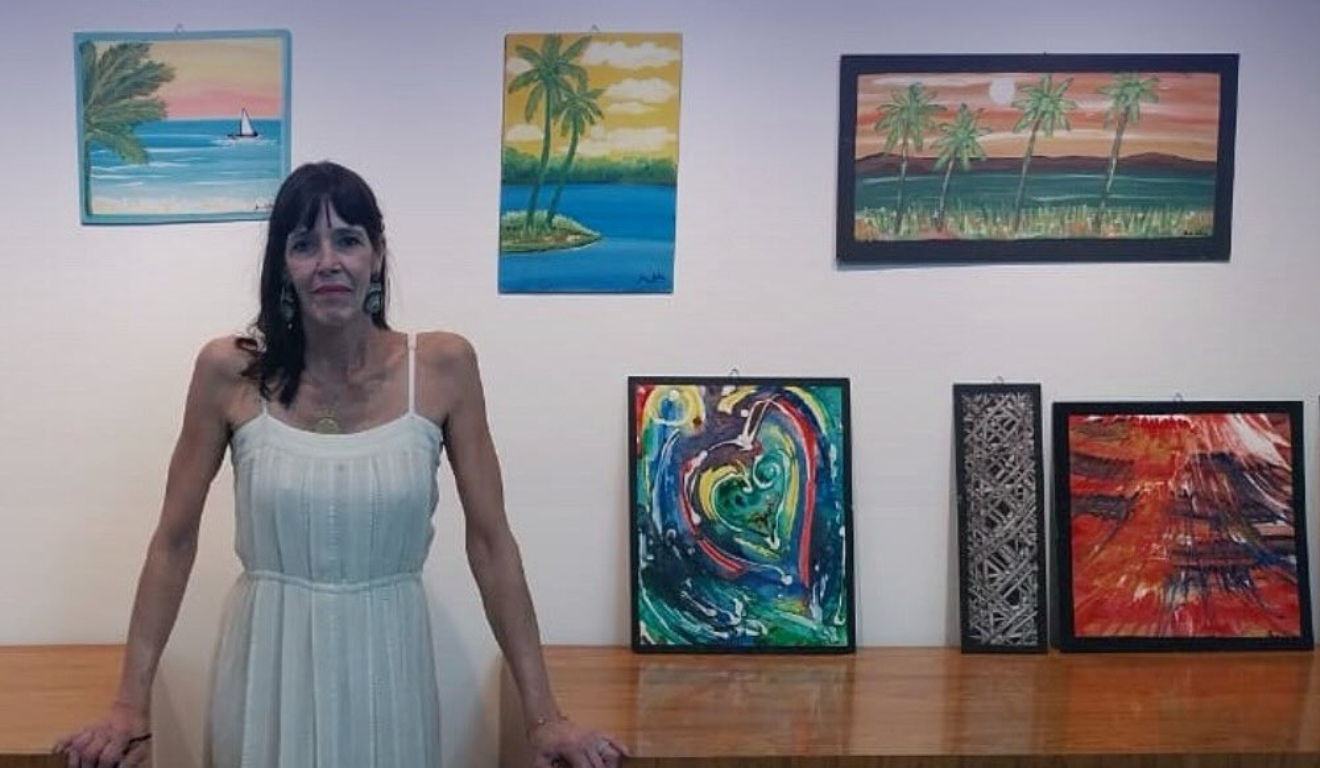 Ana Lilia levou 35 obras para exposição no TJES (Foto: Reprodução/Facebook/TJES)