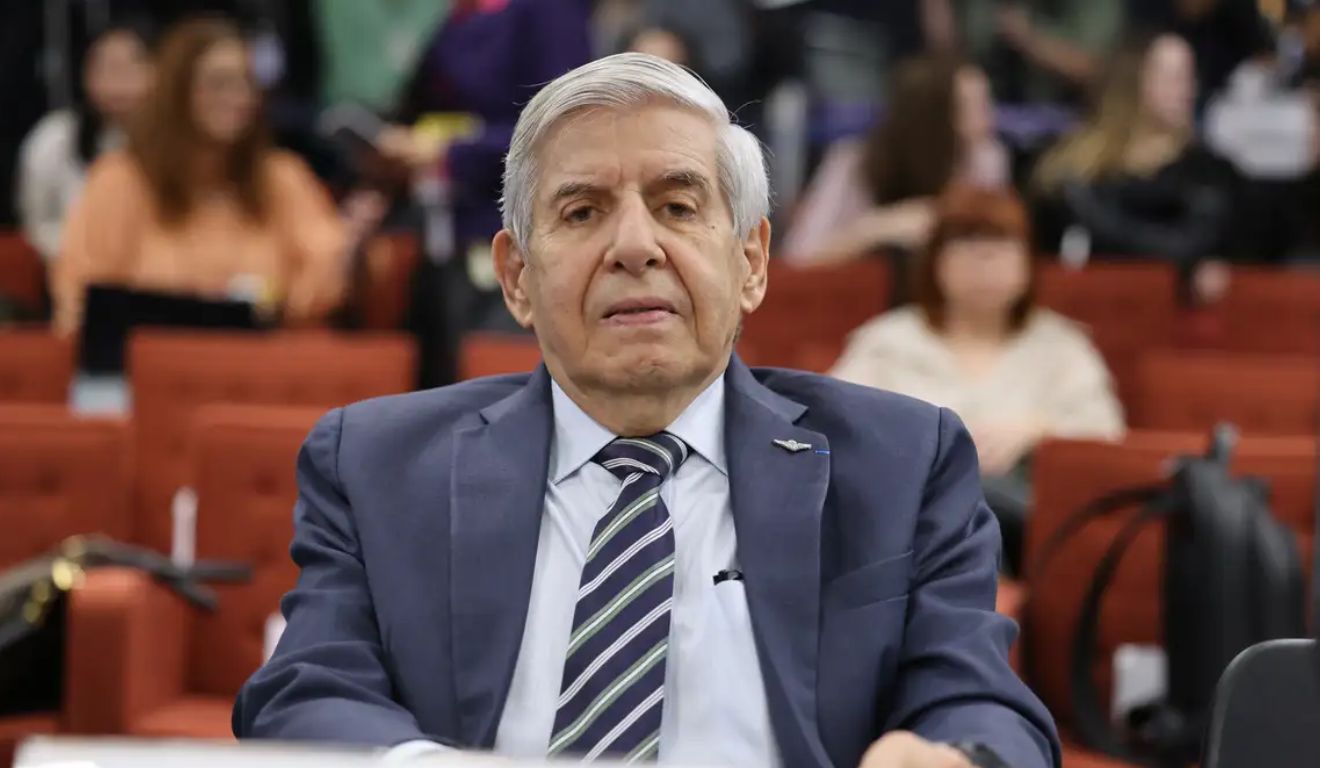 O general da reserva Augusto Heleno cumprirá pena em instalação militar O general da reserva Augusto Heleno cumprirá pena em instalação militar