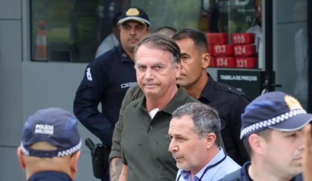 Bolsonaro em ida ao Hospital DF Star no último dia 14