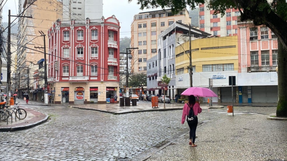 Previsão do tempo no ES dia de chuva