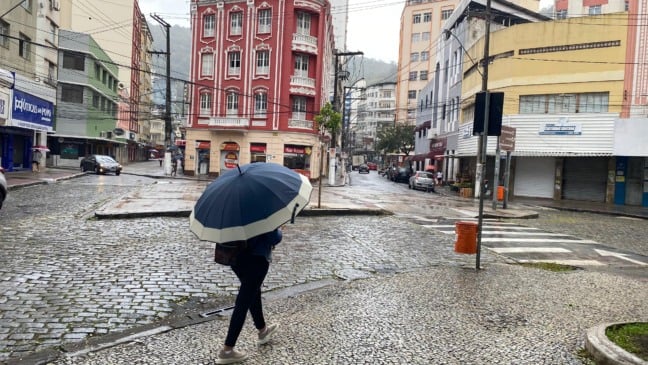 Previsão do tempo no ES dia de chuva