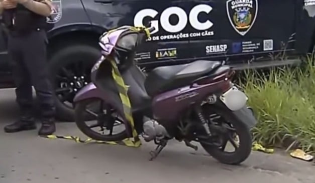 Casal foi atingido enquanto passava pela avenida em uma moto (Foto: Reprodução/TV Vitória)