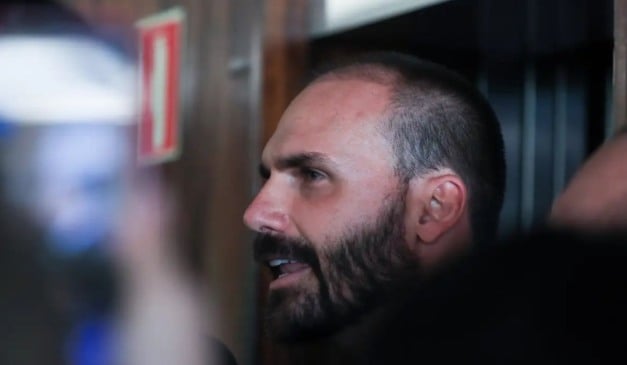 Eduardo Bolsonaro vai ser notificado por edital sobre denúncia da PGR