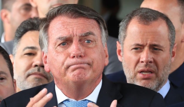 Ex-presidente Jair Bolsonaro durante declaração a imprensa após virar Réu no STF. Foto: Lula Marques/Agência Brasil
