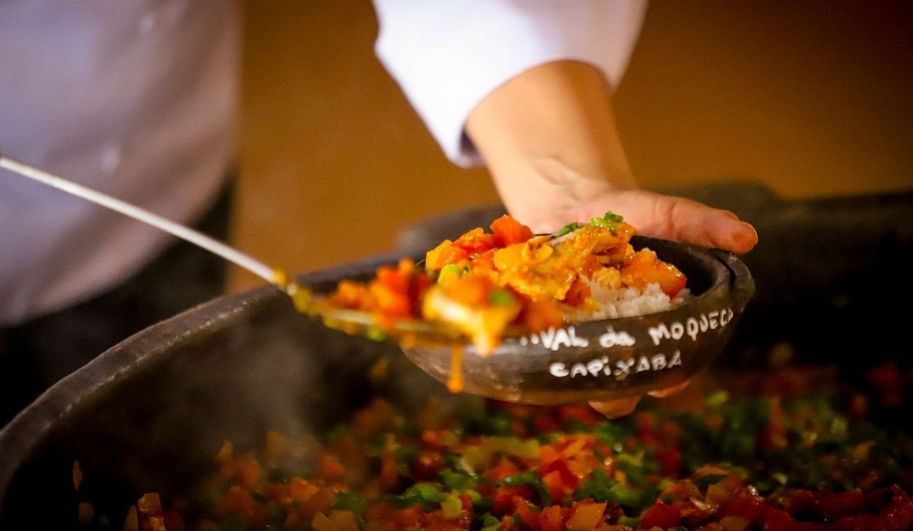 Mega moqueca será servida em panelinhas de barro colecionáveis, vendidas a R$ 50 (Foto: Divulgação) Mega moqueca será servida em panelinhas de barro colecionáveis, vendidas a R$ 50 (Foto: Divulgação)