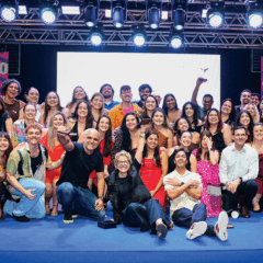Equipe da MP no palco do Festival Colibri celebrando seu prêmio de Agência do Ano. / Reprodução: Festival Colibri