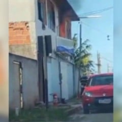 homem colocou fogo na própria casa para tentar matar a mulher