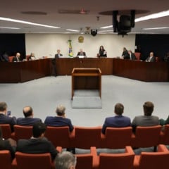 A Primeira Turma do Supremo Tribunal Federal (STF) em julgamento dos réus do Núcleo 1 da trama golpista, formado pelo ex-presidente Jair Bolsonaro e mais sete aliados.