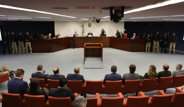A Primeira Turma do Supremo Tribunal Federal (STF) em julgamento dos réus do Núcleo 1 da trama golpista, formado pelo ex-presidente Jair Bolsonaro e mais sete aliados.