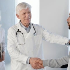 médicos com paciente