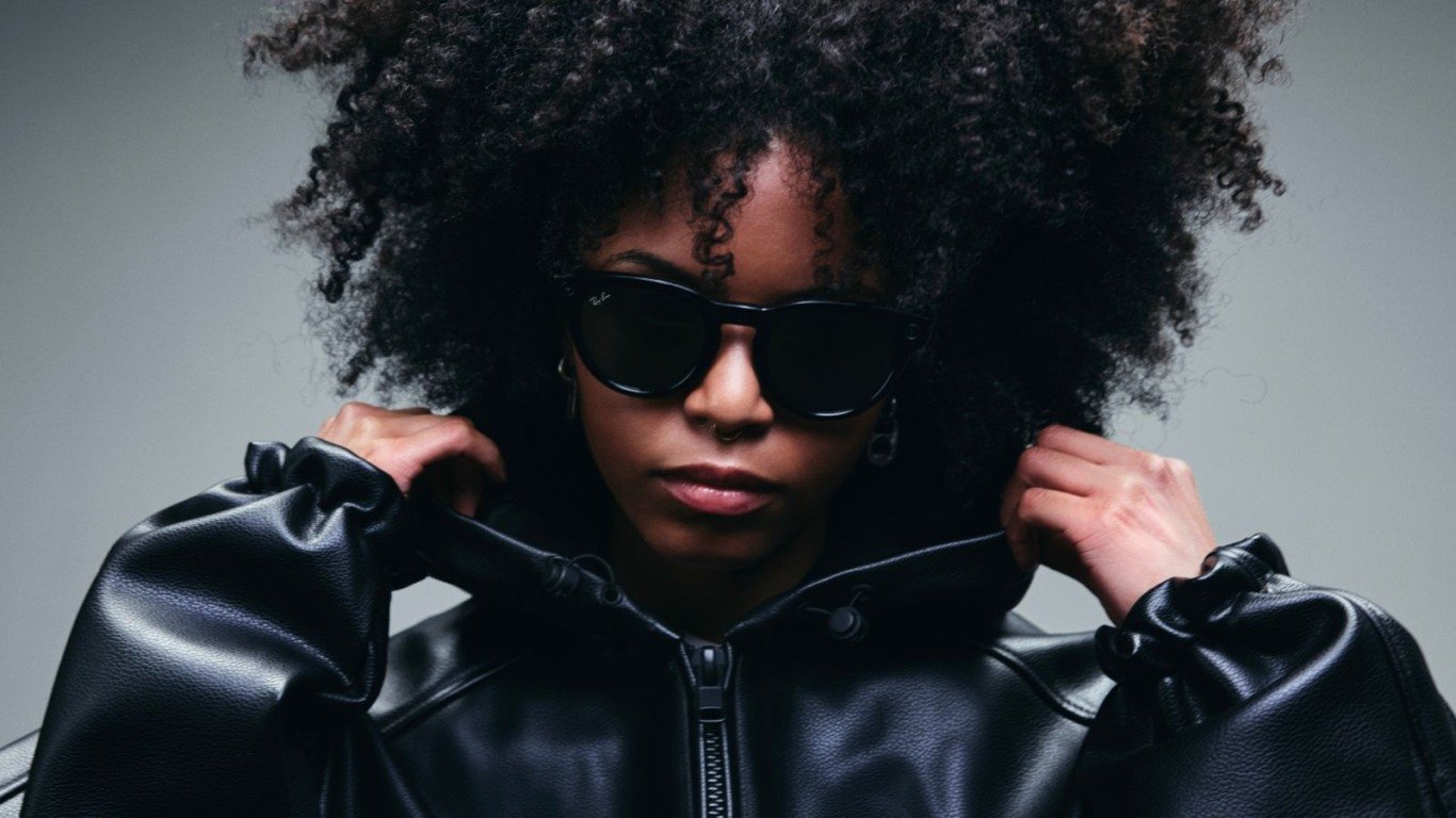 "Ferrari dos óculos", Ray-Ban inteligente da Meta com câmera 3K e IA tem fila de espera no ES (Foto: Ray-Ban/Divulgação)