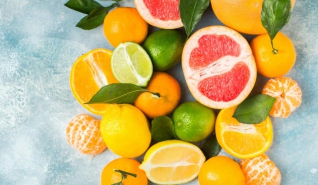5 frutas ricas em vitamina C que surpreendem