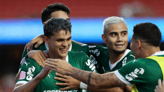 O jogador Ramón Sosa, da SE Palmeiras, comemora seu gol contra a equipe do São Paulo FC, durante partida válida pela vigésima sétima rodada, do Campeonato Brasileiro, Série A, no Estádio Morumbis. (Foto: Cesar Greco/Palmeiras/by Canon)