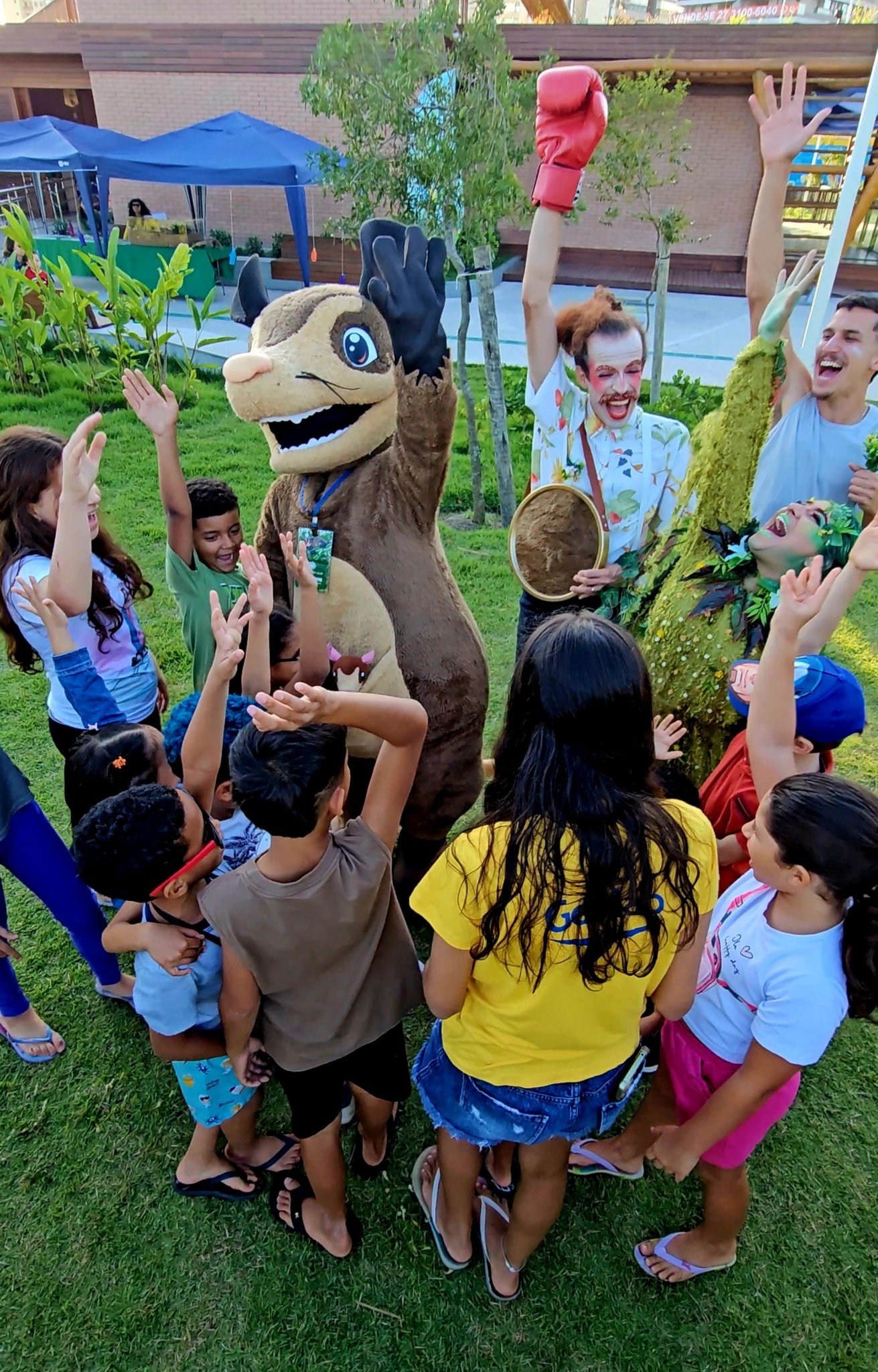 Atividades culturais utilizando a natureza como tema com o objetivo de sensibilizar a comunidade e valorizar territórios. Fotos: Equipe do Instituto Últimos Refúgios.