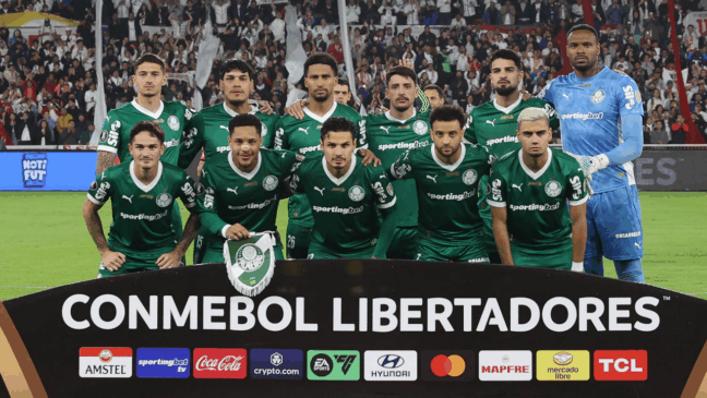 O time da SE Palmeiras, posa para foto em jogo contra a equipe da Liga Desportiva Universitaria, durante partida válida pelas semi final, ida, da Copa Libertadores, no Estádio Rodrigo Paz Delgado. (Foto: Cesar Greco/Palmeiras/by Canon)