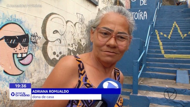 Escadaria em Caratoíra ganha arte de grafiteiro e encanta moradores