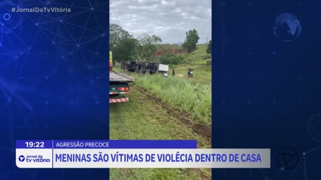 Caminhão tomba na BR-101 e carga é saqueada