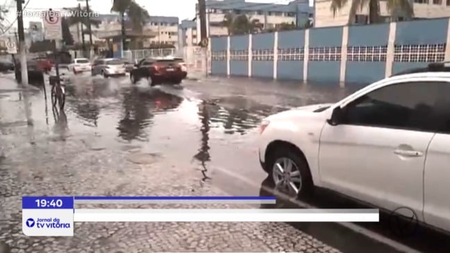 Alunos criam bueiros ecológicos para combater alagamentos em Vila Velha