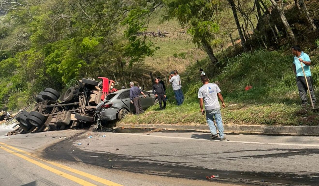 Acidente grave na rodovia ES 164 em Cachoeiro de Itapemirim