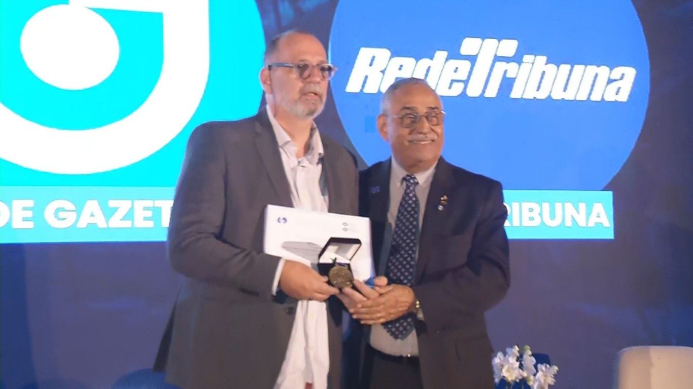 Alexandre Carvalho é homenagedo em encontro de administradores em Vitória