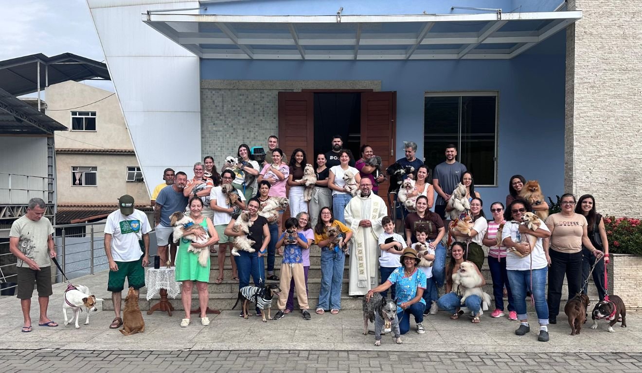 Cachorros, gatos, peixe e até coelho recebem bênção de São Francisco na Paróquia Nossa Senhora das Graças. Foto: Divulgação