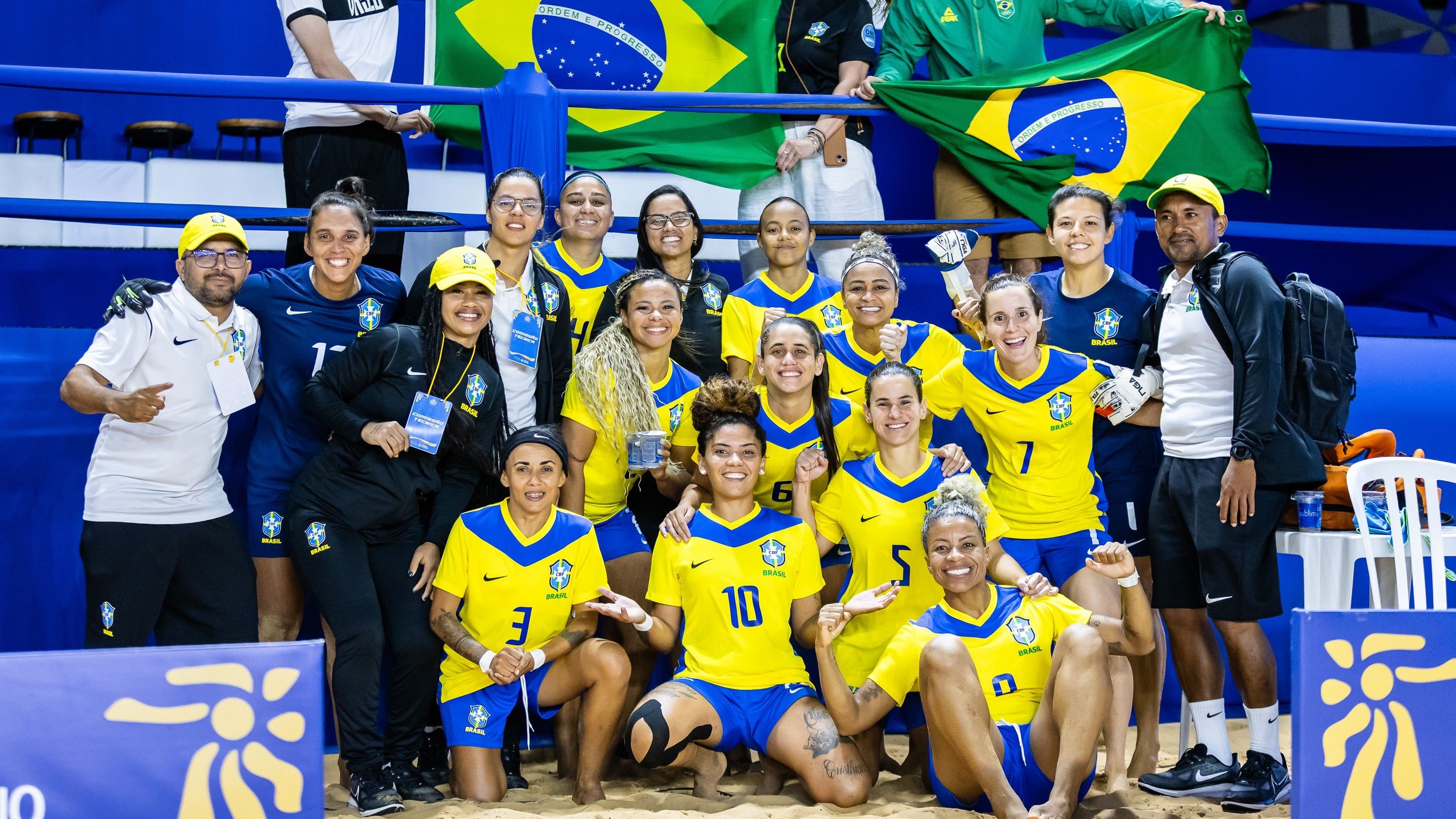 Estreia da técnica Rose Andrade na seleção brasileira feminina de beach soccer