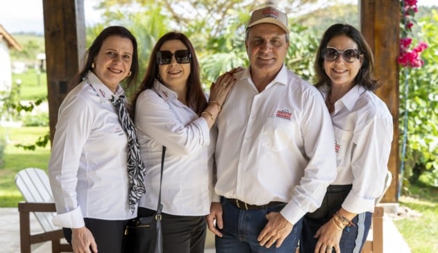 Festa animada e bem especial na fazenda dos Laranja