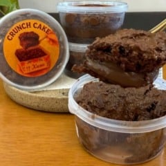 "Crunch Cake" é um bolo de chocolate crocante (Foto: Xuxu Confeitaria/Divulgação)
