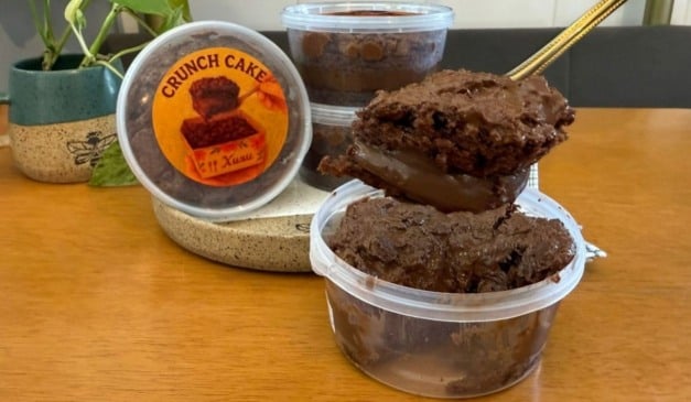 "Crunch Cake" é um bolo de chocolate crocante (Foto: Xuxu Confeitaria/Divulgação)