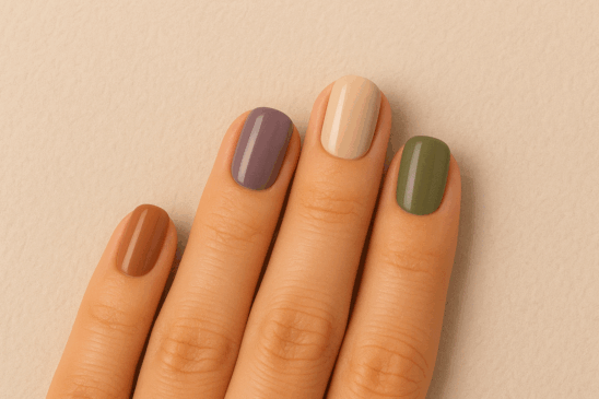 Explore as cores de esmalte que vão dominar novembro de 2025 e inspire-se para suas próximas manicures/ChatGPT