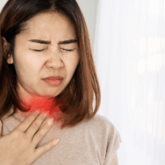 A dor de garganta pode ser causada por vírus, bactérias ou irritações simples; identificar a origem é essencial para tratar corretamente/Canva