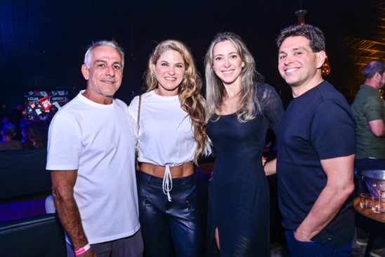 Casa lotada e público cantando junto nos 25 anos de estrada de Ana Carolina