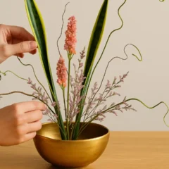 Descubra como a ikebana pode deixar sua casa mais bonita e sua mente mais leve