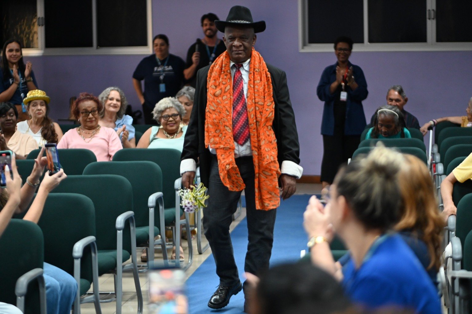 Desfile de moda - Asilo dos idosos na Faesa Desfile de moda - Asilo dos idosos na Faesa