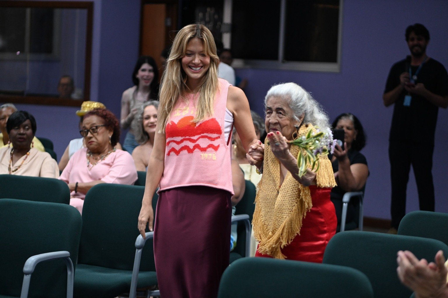 Desfile de moda - Asilo dos idosos na Faesa Desfile de moda - Asilo dos idosos na Faesa