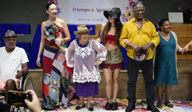 Desfile de moda no Asilo dos Idosos em 2024