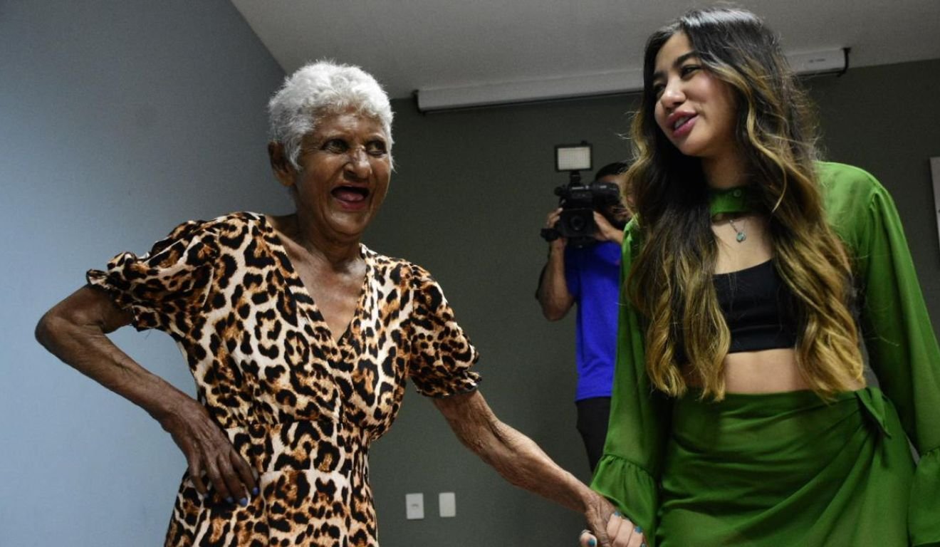 Desfile de moda no Asilo dos Idosos em 2024