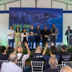Solenidade de início das operações de gás em Guarapari teve presença do governador Renato Casagrande. Foto: Divulgação/ ES Gás