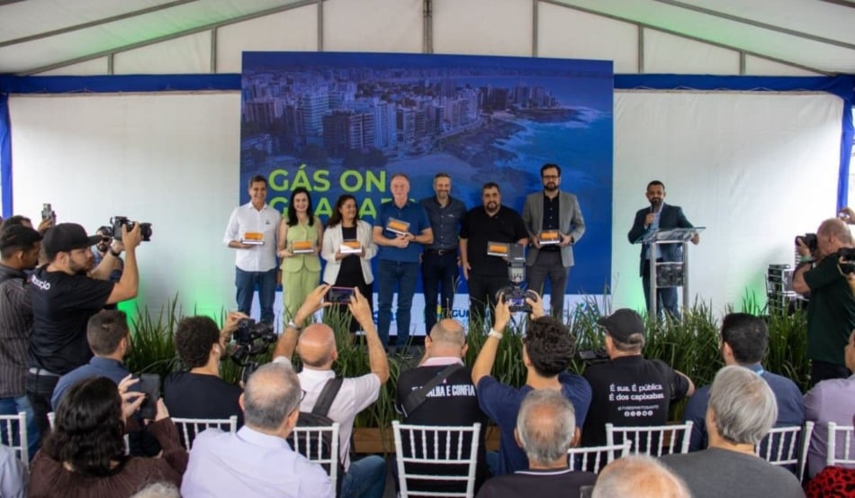 Solenidade de início das operações de gás em Guarapari teve presença do governador Renato Casagrande. Foto: Divulgação/ ES Gás