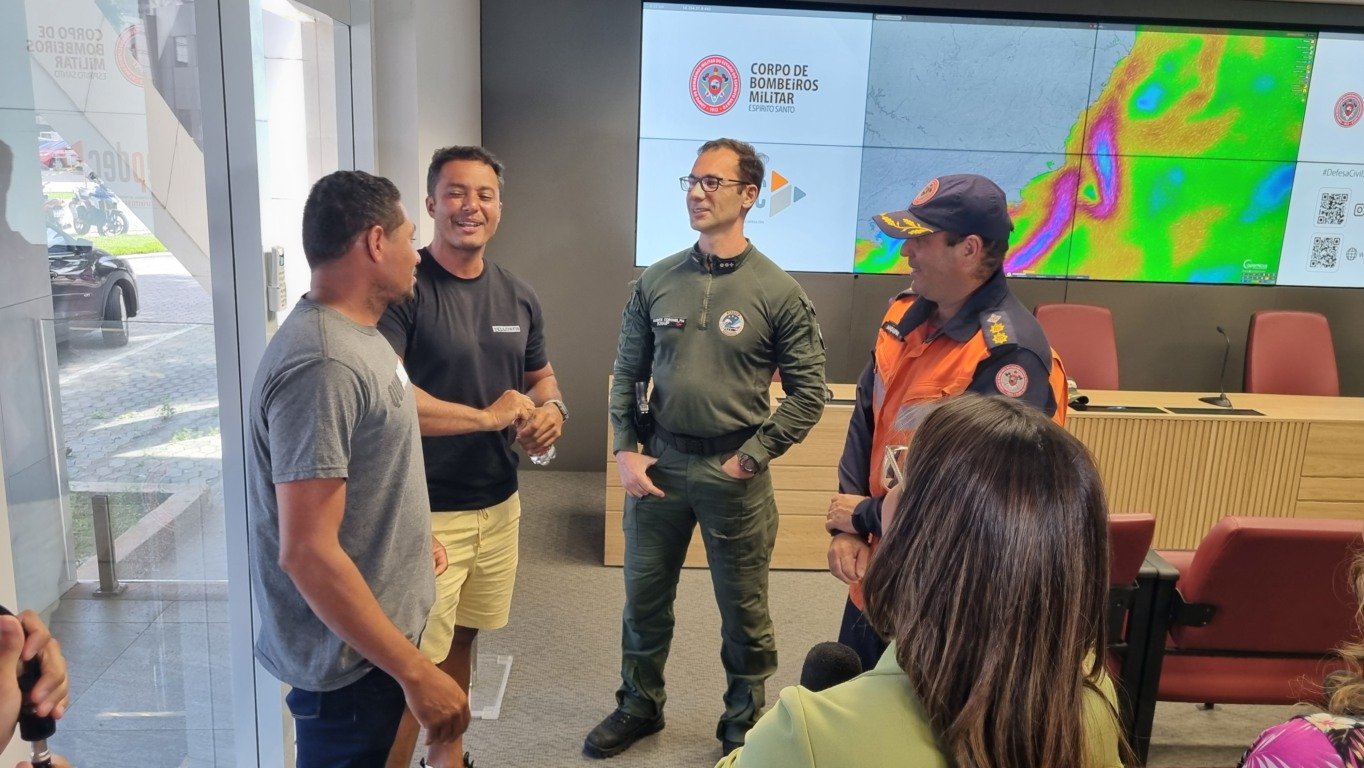 Maikel Araújo e Ronald Menezes na coletiva no Corpo de Bombeiros