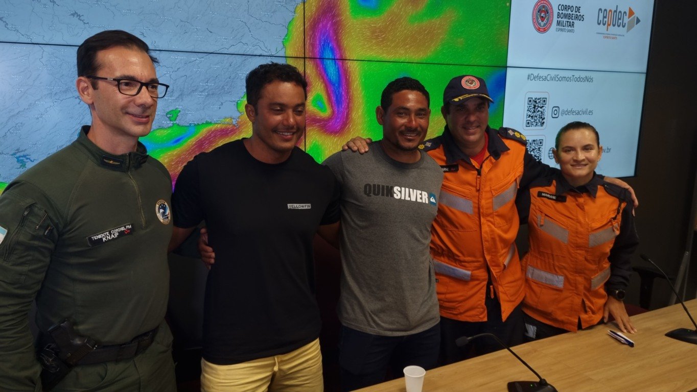 Maikel Araújo e Ronald Menezes na coletiva no Corpo de Bombeiros