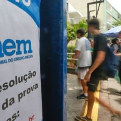 Estudanes chegam para fazer prova do Enem em SP