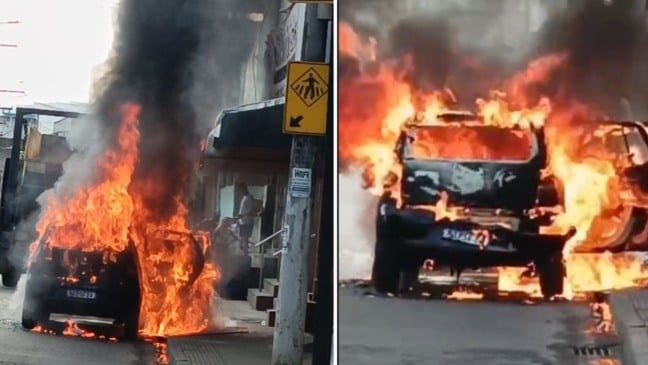 Carro pega fogo em Cariacica (Foto/reprodução: TV Vitória)